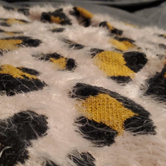 Sweater - Picture 2 of 3